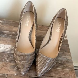 Carlos by Carlos Santana Posy Gold Heel